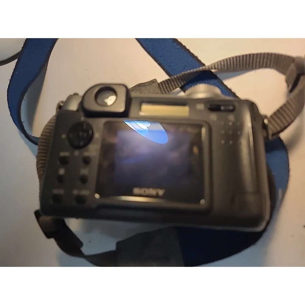 Sony Cyber-shot DSC-S75 3.3MP Digital Camera - Silver